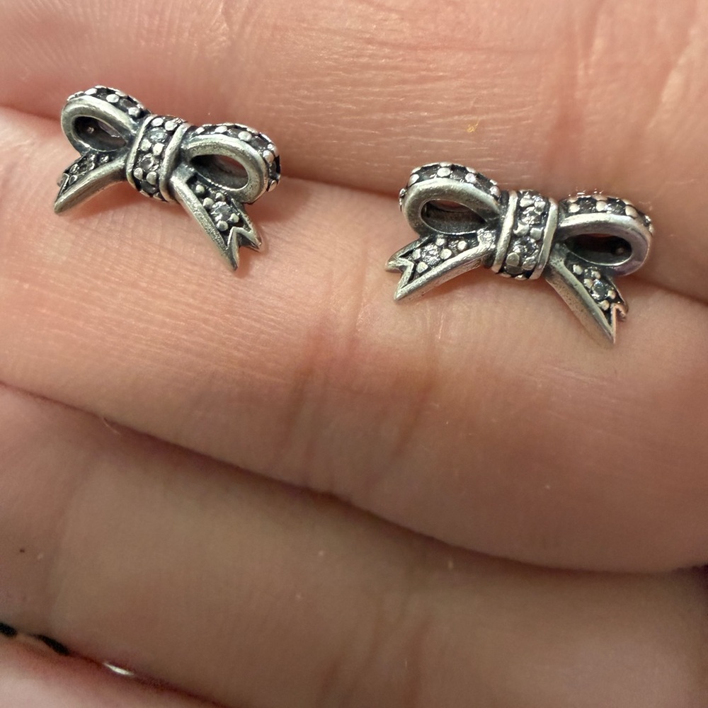 Pandora retired Second Hand Elegant Silver Bow Earrings 925